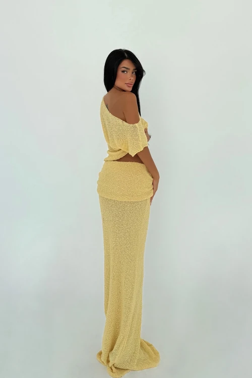 yellow-skirt-suit-17494.webp