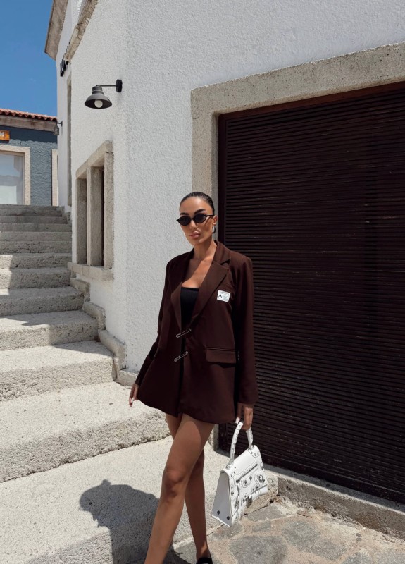 Minimalist Brown Elegance