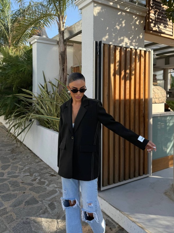 Black– oversize blazer z detalami 