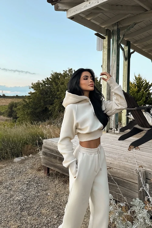 cream-scarf-hooded-tracksuit-18500.webp